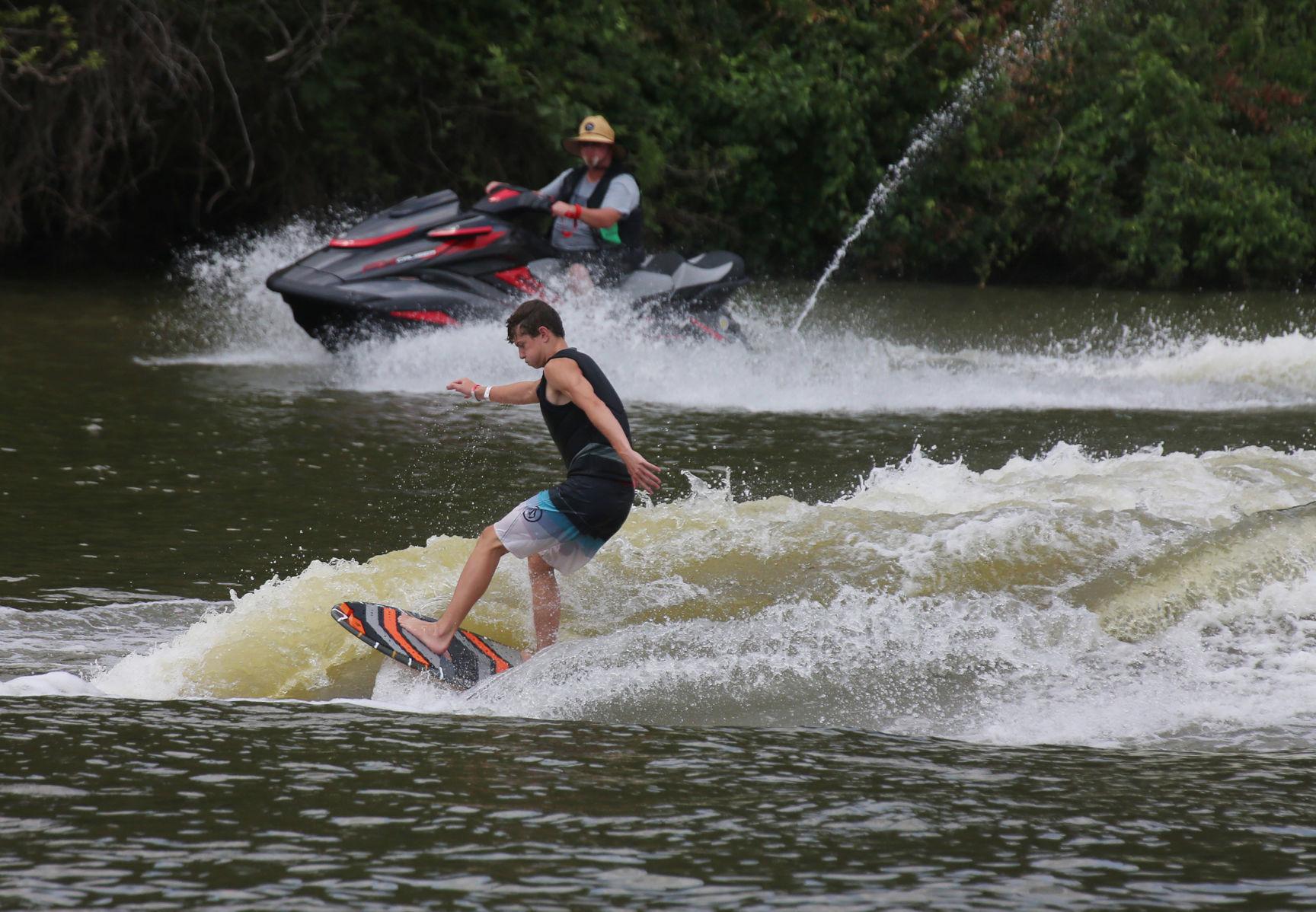 20190803_loc_wakesurfing_ra2